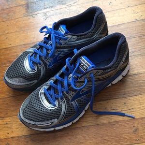 Brooks GTS 17 , Men's size 10 running shoes